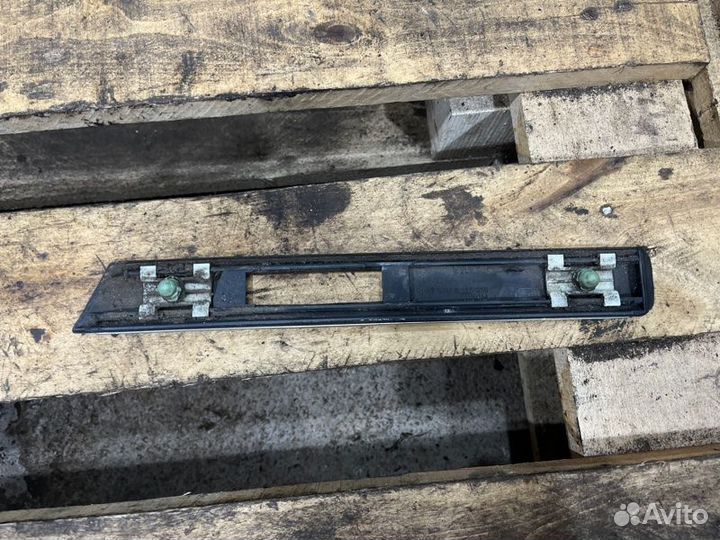 Молдинг на крыло передний левый Bmw 7 E38 M62B35