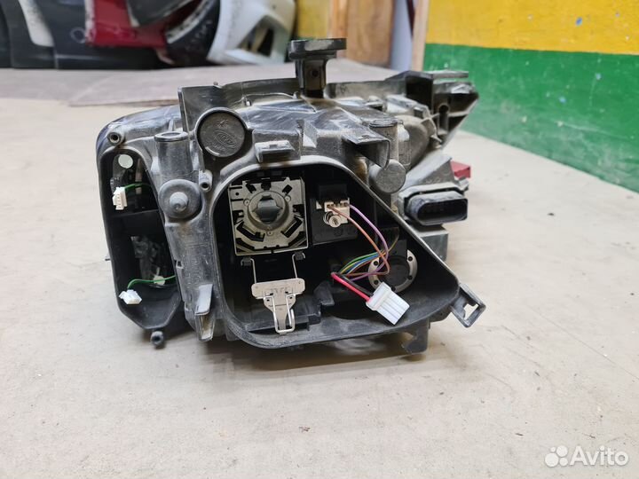 Фара левая Audi Q3