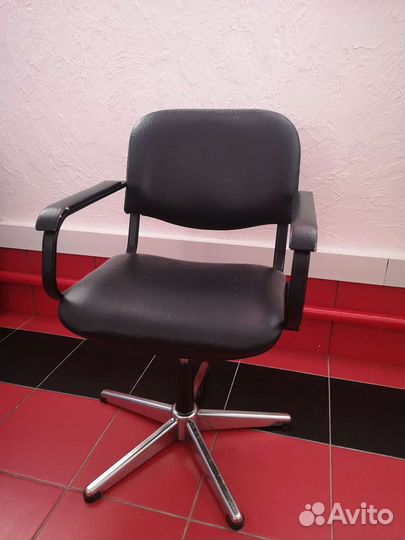 Парикмахерское кресло бу италия