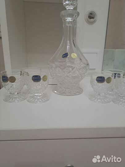 Хрустальный набор,графин и 6 рюмок ,богемия