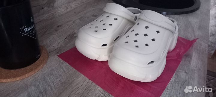 Шлепки, кроссы