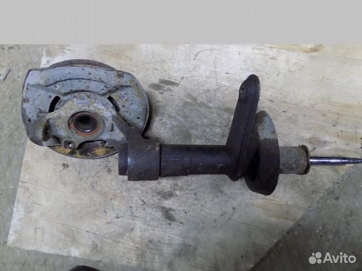 Кулак поворотный передний левый Nexia 1995-2016