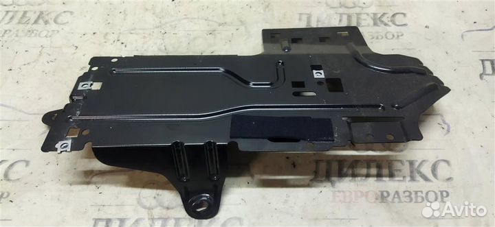 Кронштейн (сопут. товар) Audi Q7 2005