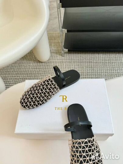 Шлепанцы The row