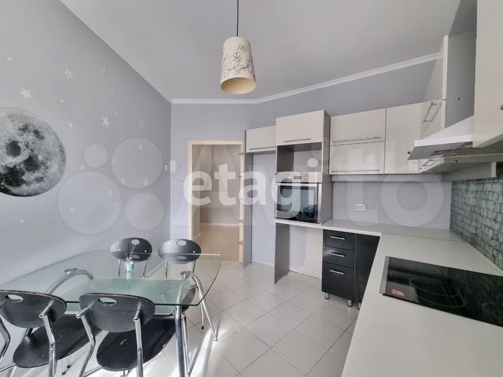 3-к. квартира, 79 м², 3/10 эт.