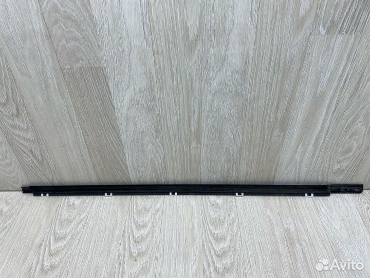 Молдинг стекла двери передний правый Kia Rio 4 FB