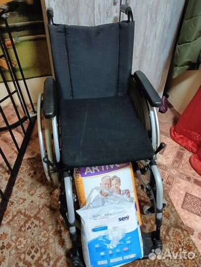 Коляска инвалидная и памперсы