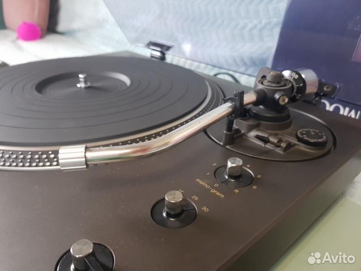 Виниловый проигрыватель Technics SL-1650