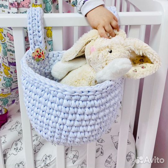 Подвесная корзина на кровать