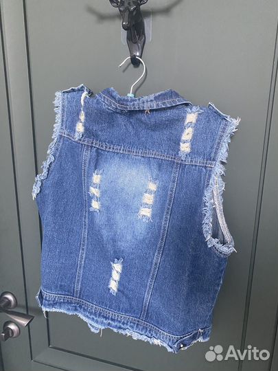 Джинсовая жилетка женская