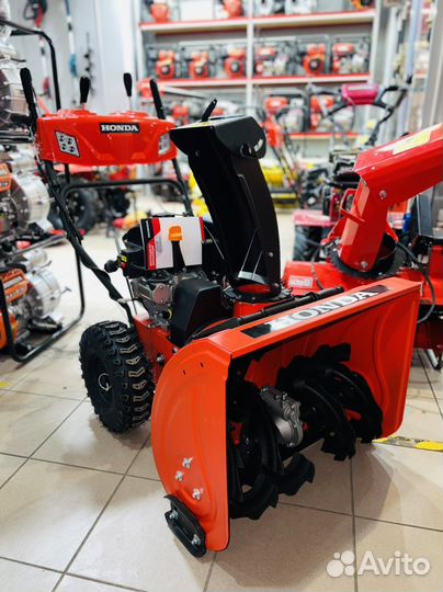 Снегоуборщик бензиновый Honda HSS 13HP