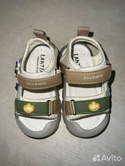 Сандалии с закрытым мыском