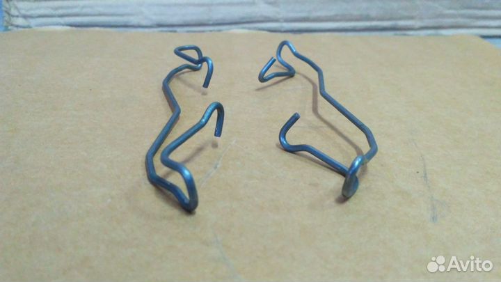 Пружина крепления тормозной колодки 1шт Сайбер