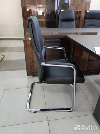 Офисное кресло