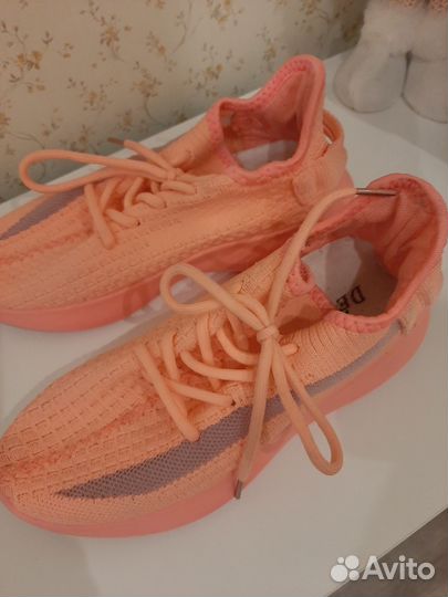 Кроссовки женские 36 размер бу