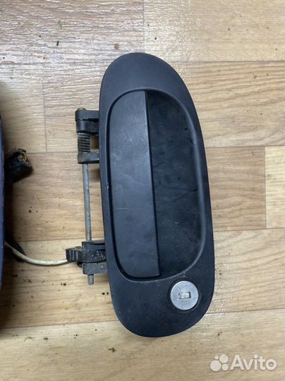 Ручка правой пассажирской двери Mitsubishi Carisma