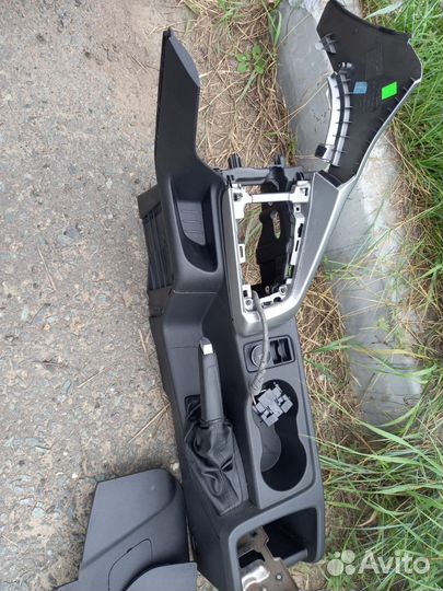 Консоль/подлокотник/ручник/накладка форд фокус 3