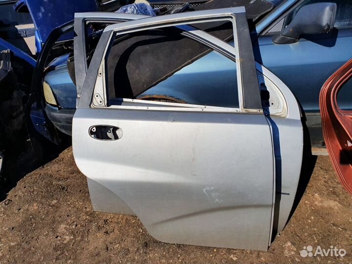 Дверь задняя правая Chevrolet Aveo T200 т200 хетч