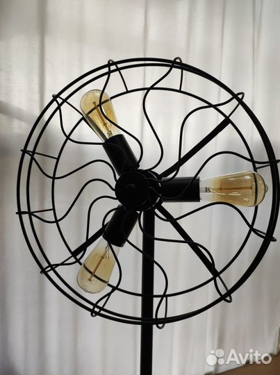 Настольная лампа