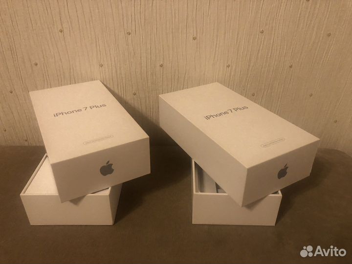 Коробки от iPhone 7 Plus и iPhone 6