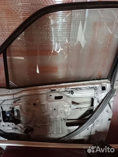 Дверь передняя правая Мазда bongo френди