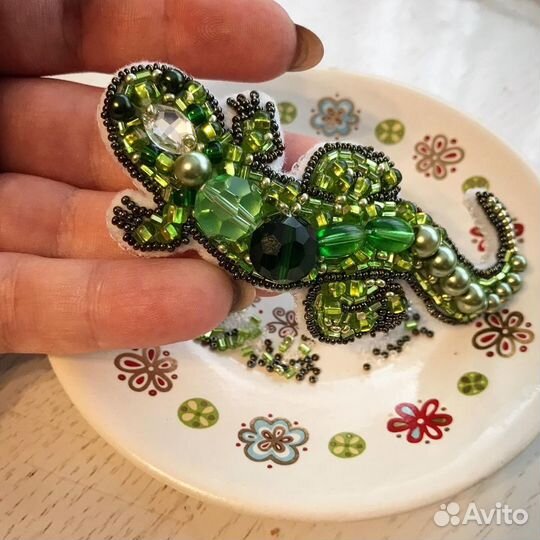 Ящерица. Брошь из бисера ручной работы