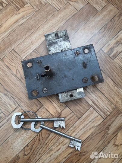 Дверной замок гаражный