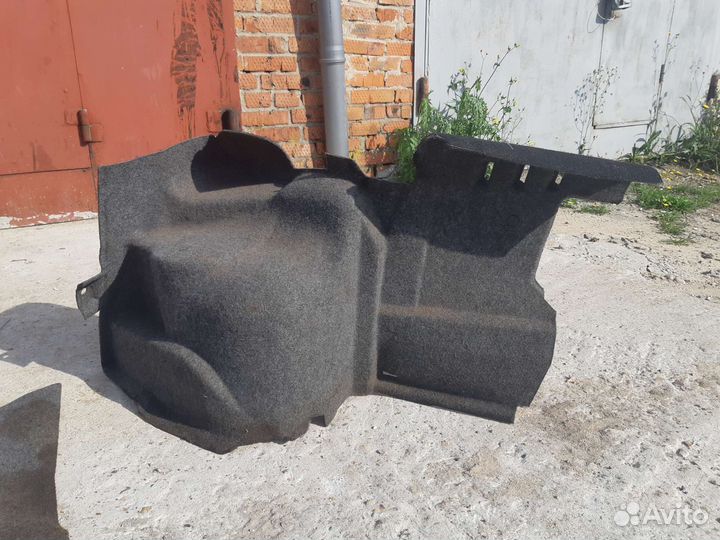 Обшивки багажника BMW E36 седан