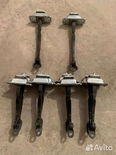 Ограничители дверные на Хендай сантафе