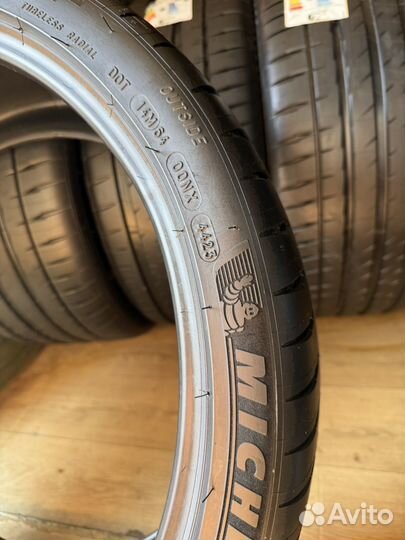 Michelin Pilot Sport 4 S 275/30 R21 и 245/35 R21 98Y