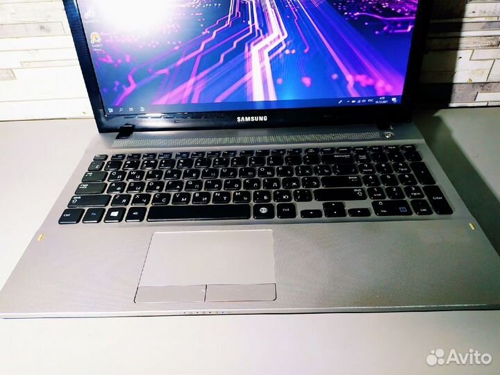 Samsung NP-300E5V - Celeron 3 Gen \ 4 Озу \ 320HDD