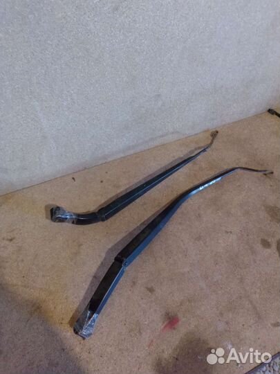 Поводок стеклоочистителя Nissan Almera G15