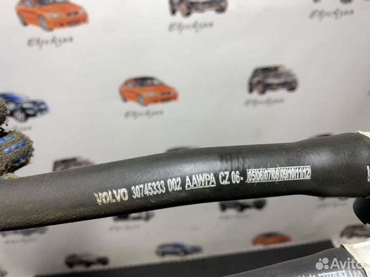 Патрубок радиатора печки Volvo S60 S80 V70 Xc70