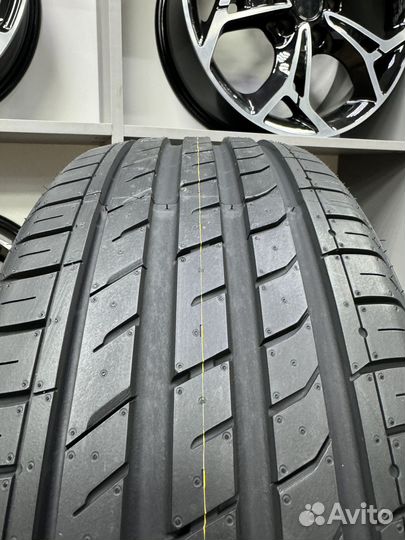 Roadstone N'Fera SU1 245/45 R17 99Y