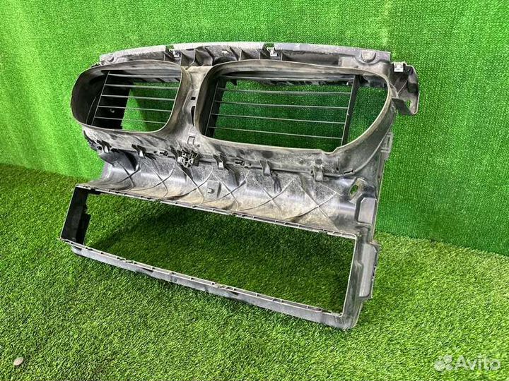 Диффузор радиатора передний Bmw 5 F10 N52B25 2011