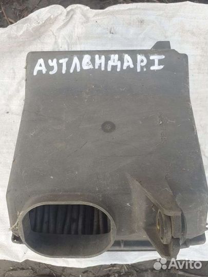 Корпус воздушного фильтра Mitsubishi Outlander I