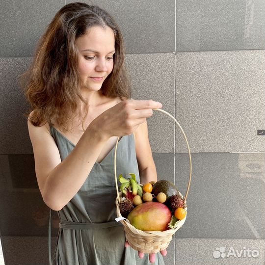 Корзина с фруктами