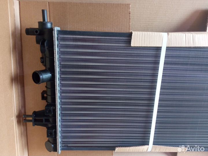 Радиатор охлаждения Opel Astra H 1.6-1.8(04-10) aт