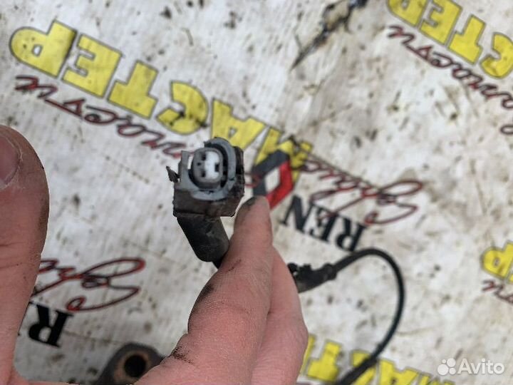 Кулак поворотный правый Nissan Qashqai 1 поколение