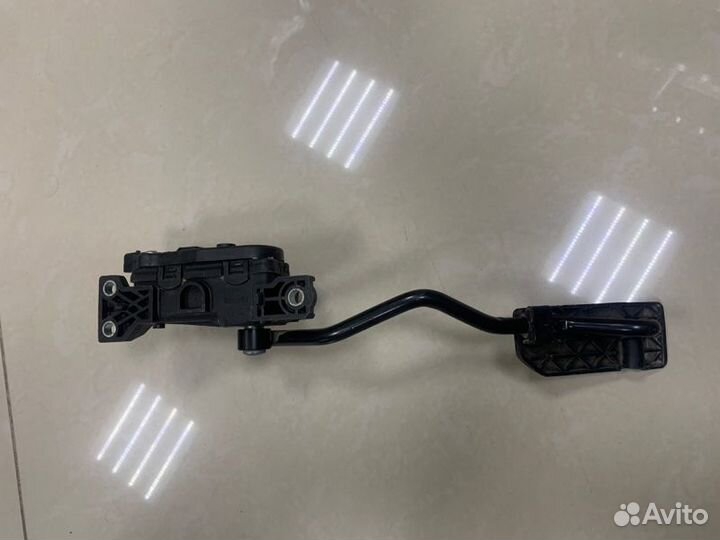 Педаль газа Nissan Almera N16 QG15DE 2005