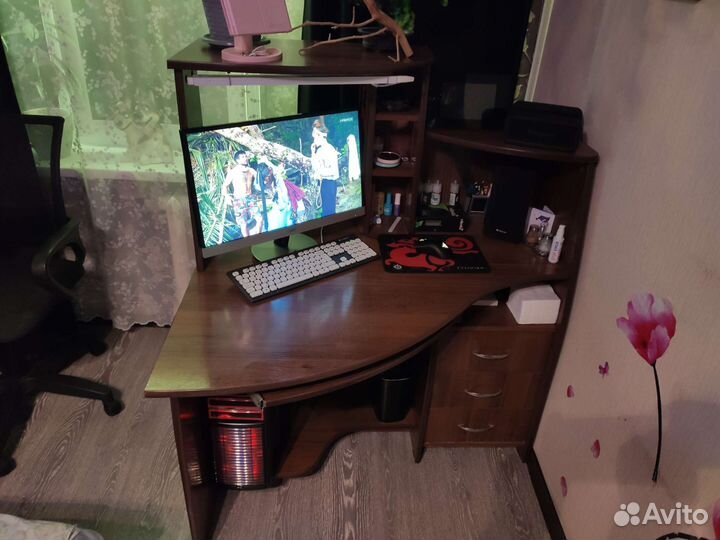 Компьютерный стол