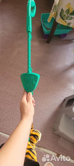 Игрушка тигренок мурчащий на поводке