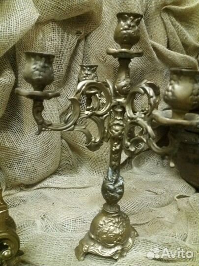 Часы каминные с канделябрами.Бронза