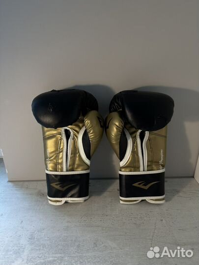 Боксерские перчатки Everlast 14 oz