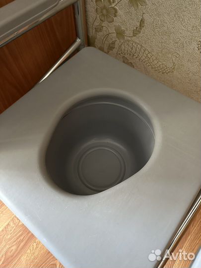 Стул туалет для инвалидов на колёсиках