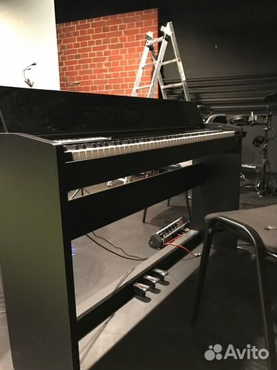 Пианино цифровое Roland F - 140 R, черное