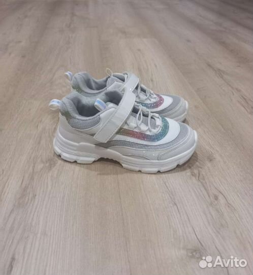 Кроссовки для девочки