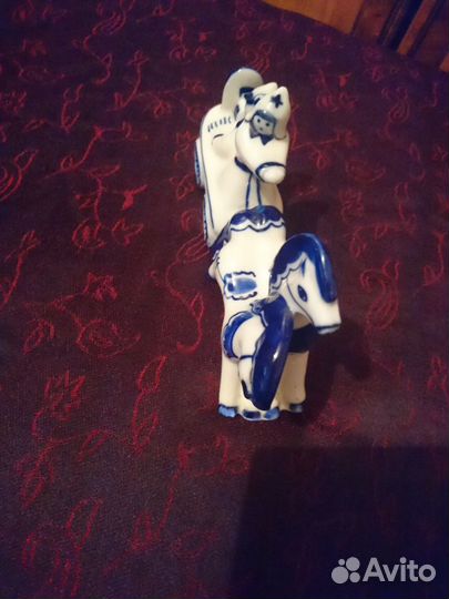 Фарфоровая статуэтка 