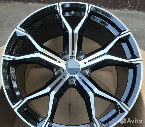 Диски R22 на BMW 741 М Стиль