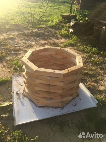 Деревянная клумба